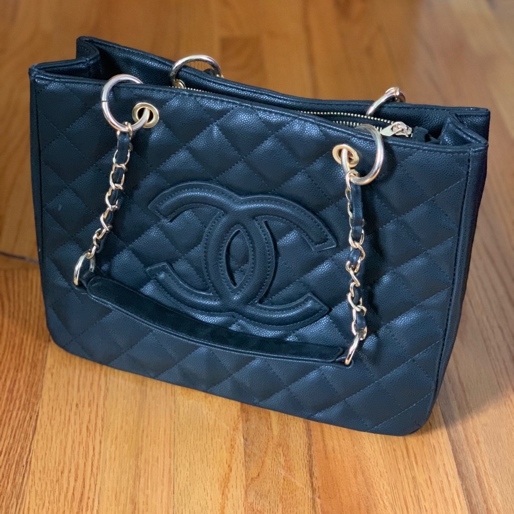 Chanel bag (not real)